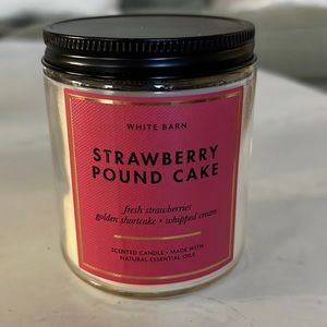 Bath and Body Works - White Barn - Strawberry Pound Cake Candle